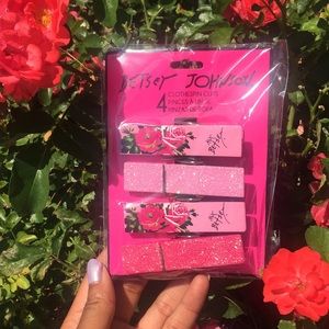 🌺 Clothespin clips